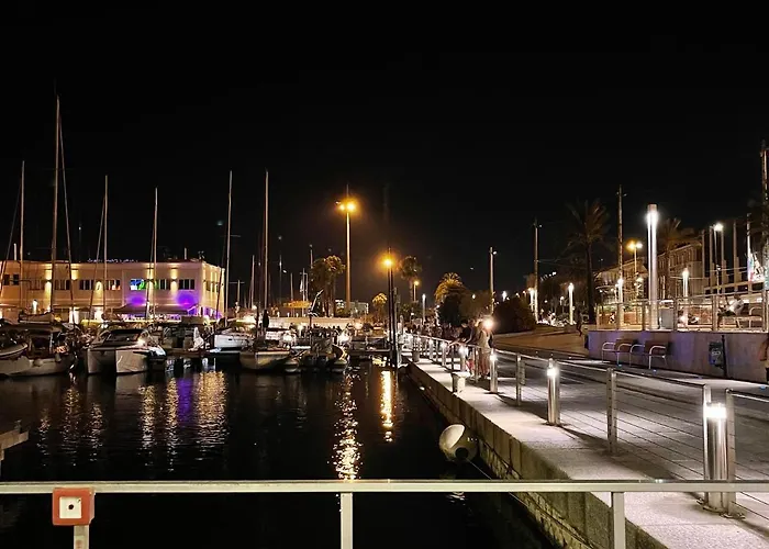 Luxury Marina Apartment *